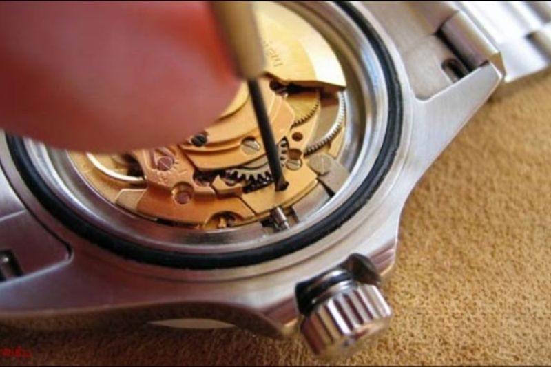 Cách Khắc Phục Lỗi Lệch Kim Giờ Trên Đồng Hồ Nhanh Và Chính Xác 3
