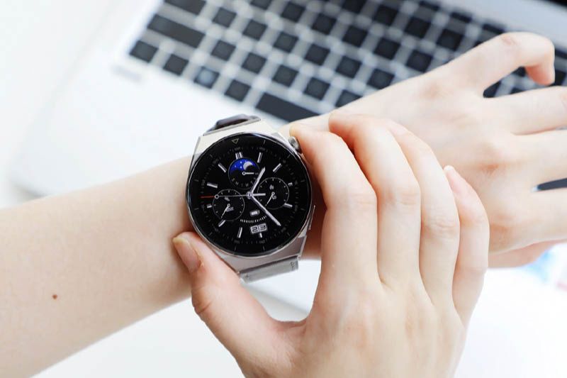 Sapphire Crystal là gì? Ưu nhược điểm & cách phân biệt kính Sapphire chính xác 4