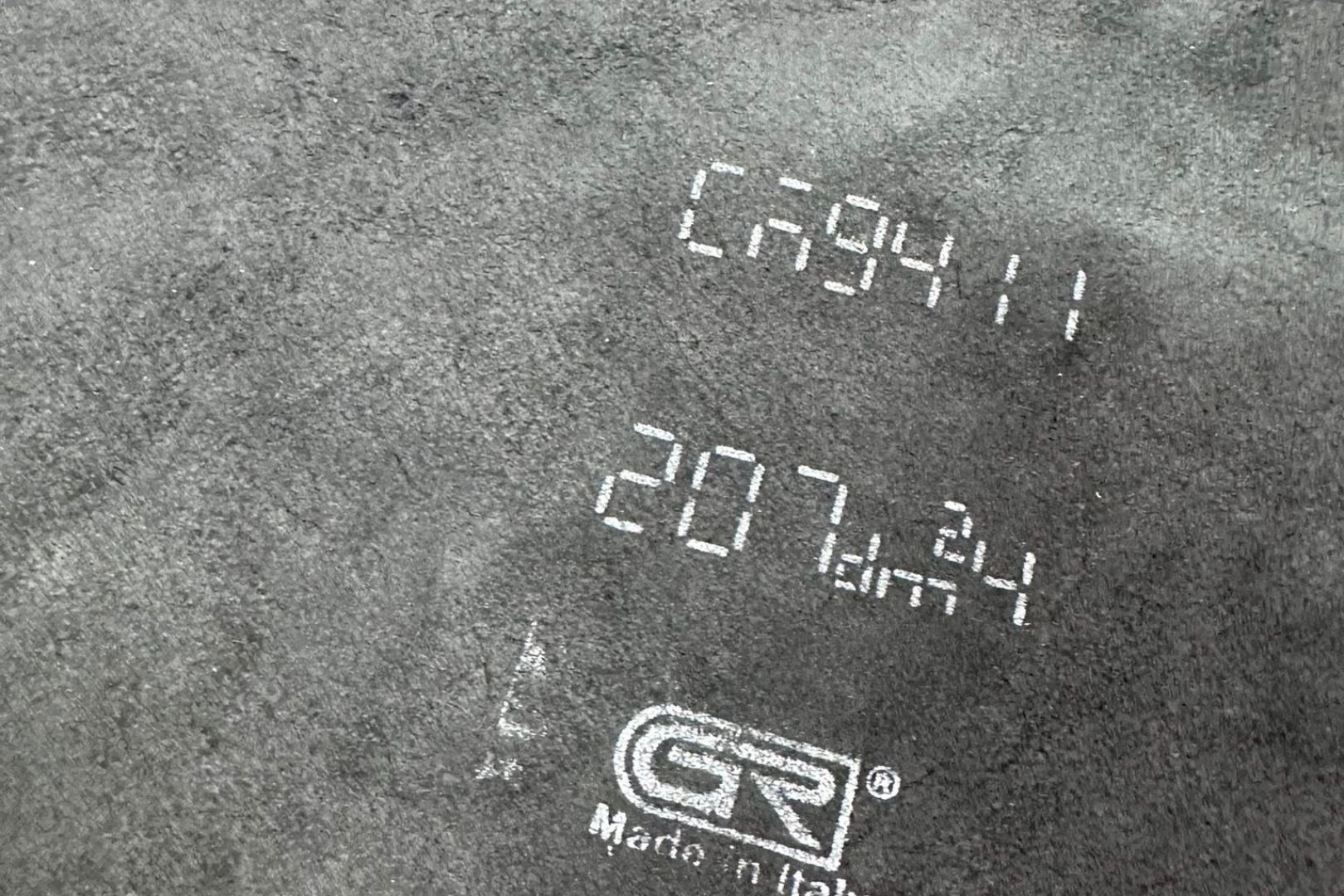 Vì Sao Mặt Sau Da Thuộc Không In Logo? Cách Nhận Biết Da Thật Cao Cấp 4