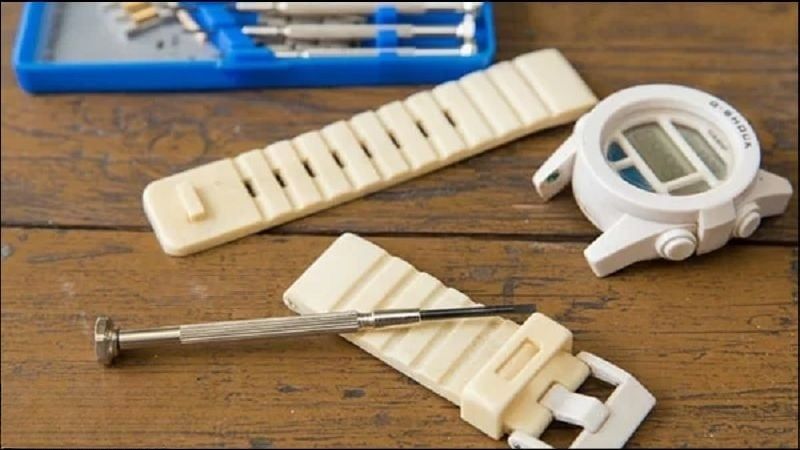 Dây Cao Su Đồng Hồ Bị Hôi Do Đâu? Mẹo Làm Sạch Và Khử Mùi Đúng Cách 6