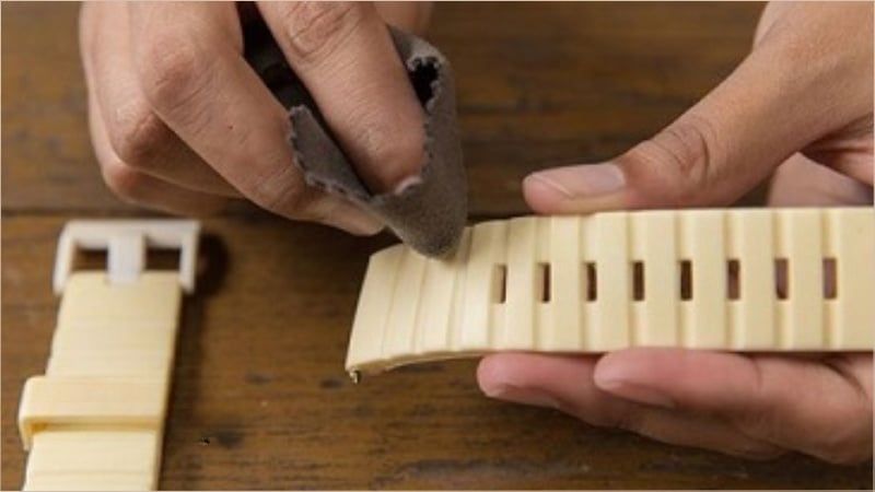 Dây Cao Su Đồng Hồ Bị Hôi Do Đâu? Mẹo Làm Sạch Và Khử Mùi Đúng Cách 7
