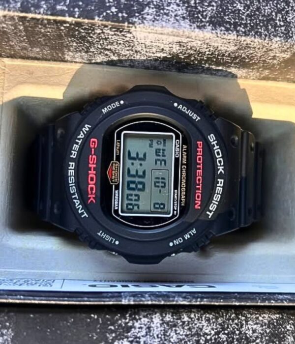 Hình ảnh Đồng Hồ Casio G-Shock Nam DW-5750UE-1DR