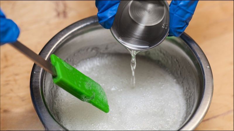 Hướng Dẫn Vệ Sinh Đồng Hồ Dây Nhựa Tại Nhà Nhanh & Hiệu Quả 3