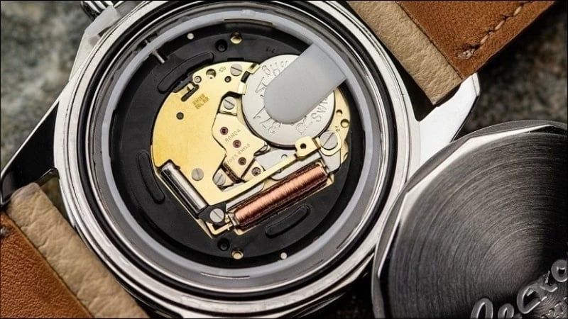 IC Trong Đồng Hồ Là Gì? Cách Nhận Biết IC Hỏng & Chi Phí Thay Thế 2