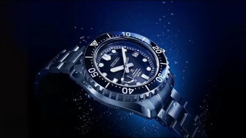 Kính Hardlex Trên Đồng Hồ Là Gì? Ưu Nhược Điểm & Nên Chọn Không? 2