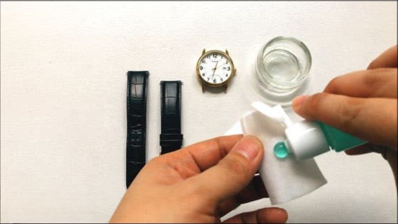 Kính Mica Đồng Hồ Có Tốt Không? Đặc Điểm & Bảo Quản Đúng Cách 2