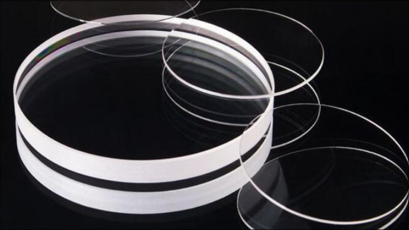 Nên Chọn Kính Sapphire Hay Kính Khoáng? So Sánh Chi Tiết Từng Loại 3