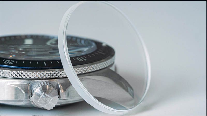 Nên Chọn Kính Sapphire Hay Kính Khoáng? So Sánh Chi Tiết Từng Loại 4