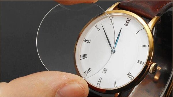 Nên Chọn Kính Sapphire Hay Kính Khoáng? So Sánh Chi Tiết Từng Loại 58