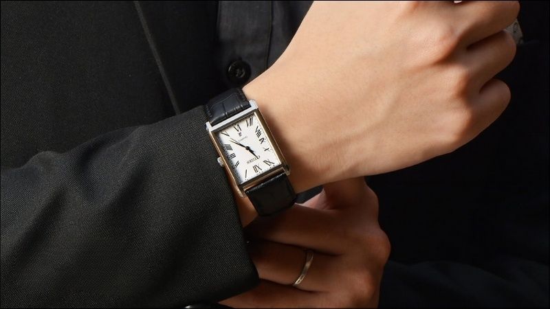 Tay To Đeo Đồng Hồ Sao Cho Đẹp? Gợi Ý Mặt Tròn & Vuông Phù Hợp 2