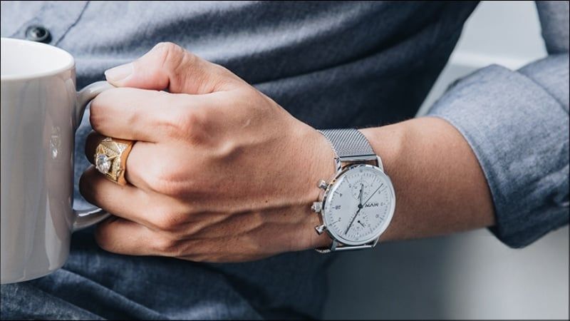 Tay To Đeo Đồng Hồ Sao Cho Đẹp? Gợi Ý Mặt Tròn & Vuông Phù Hợp 3