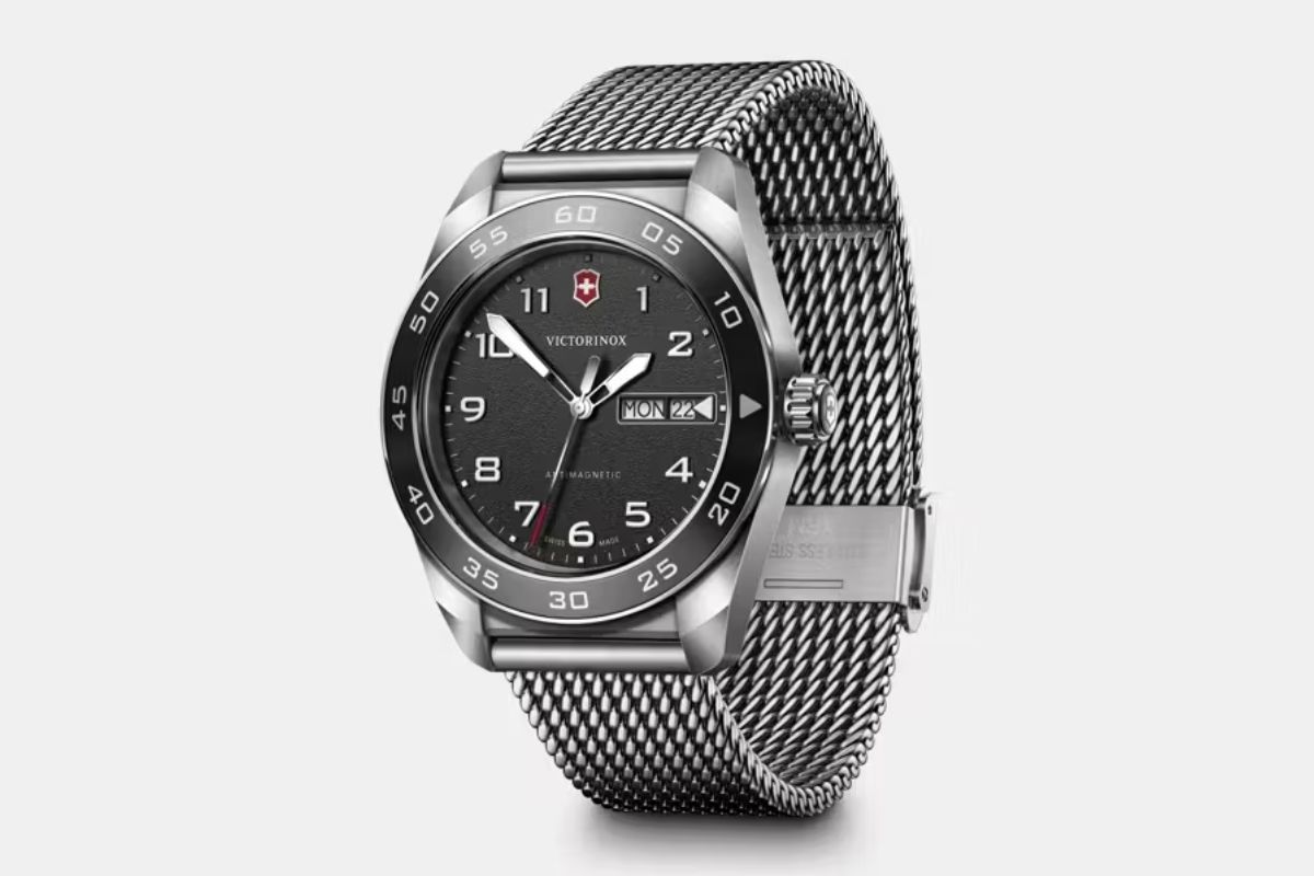 Đồng Hồ Victorinox Swiss Army Của Nước Nào? Lịch Sử Phát Triển Thương Hiệu Victorinox Swiss Army 9