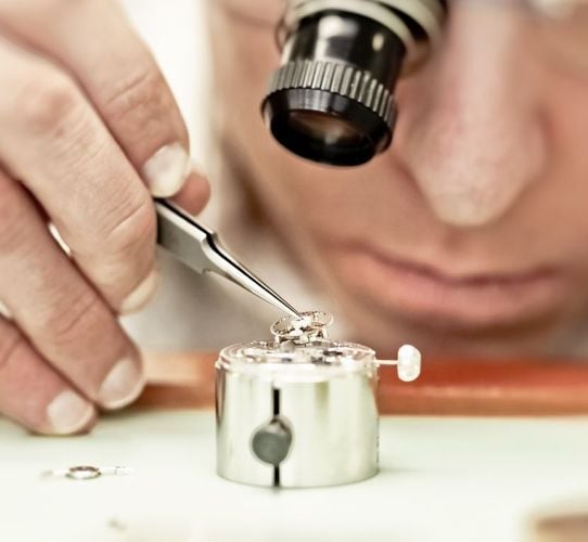 Cách Phân Biệt Và Phân Loại Máy In-House Trong Đồng Hồ 2