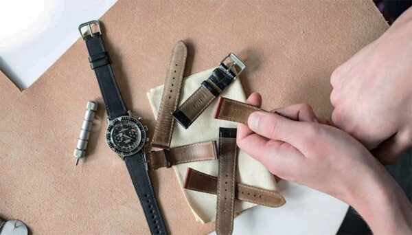 Cách Tháo Chốt Đồng Hồ Đeo Tay Tại Nhà Nhanh Và Dễ 3