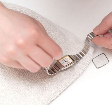 Cách Xử Lý Đồng Hồ Bị Vào Nước Nhanh Chóng Và Hiệu Quả 1