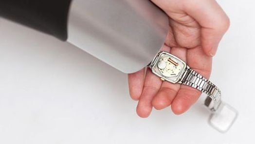 Cách Xử Lý Đồng Hồ Bị Vào Nước Nhanh Chóng Và Hiệu Quả 2