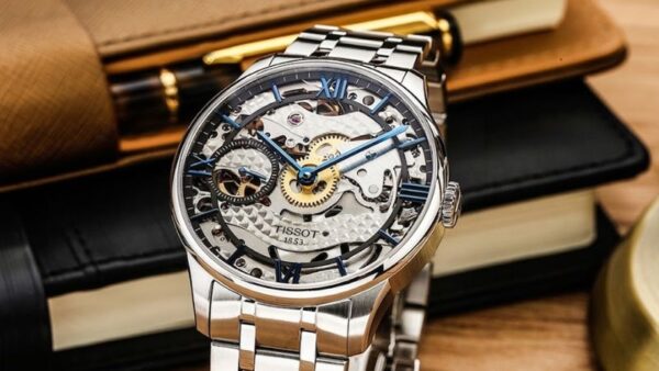 Có Nên Đánh Bóng Đồng Hồ? 5 Bí Quyết Giữ Vỏ Và Dây An Toàn 1