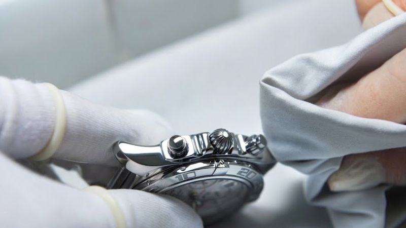 Có Nên Đánh Bóng Đồng Hồ? 5 Bí Quyết Giữ Vỏ Và Dây An Toàn 3