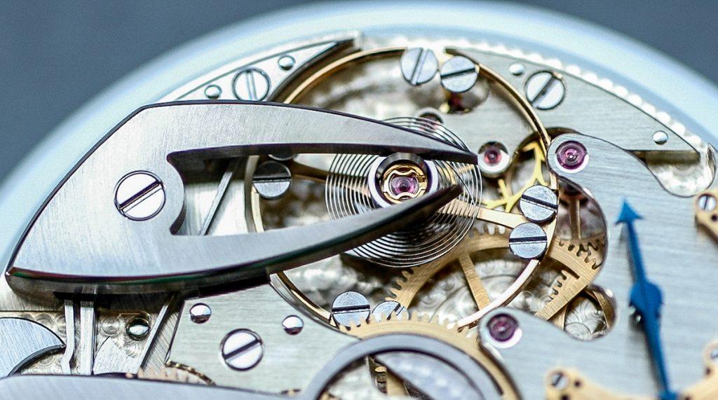 Đồng Hồ Cơ Chạy Sai Khi Ít Cót: Nguyên Nhân Và Cách Khắc Phục 1