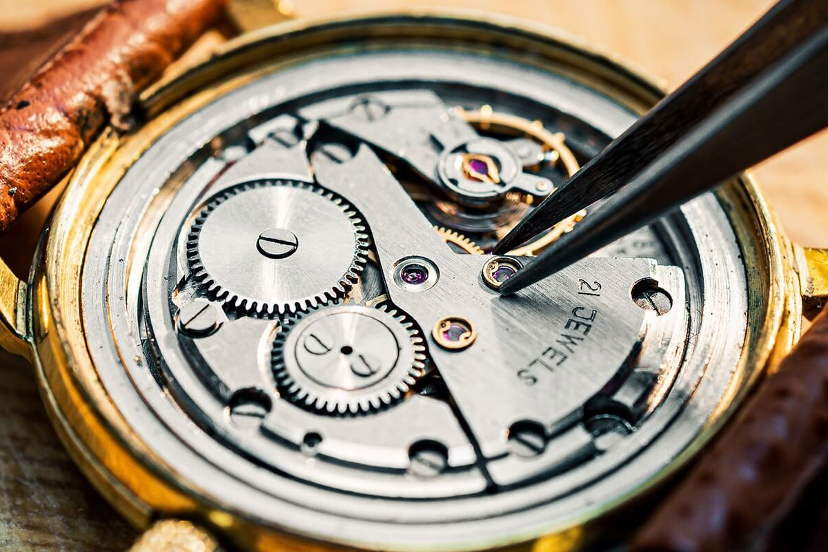 Hướng Dẫn Chỉnh Giờ Đồng Hồ Cơ Và Điện Tử Chi Tiết, Dễ Thực Hiện 1