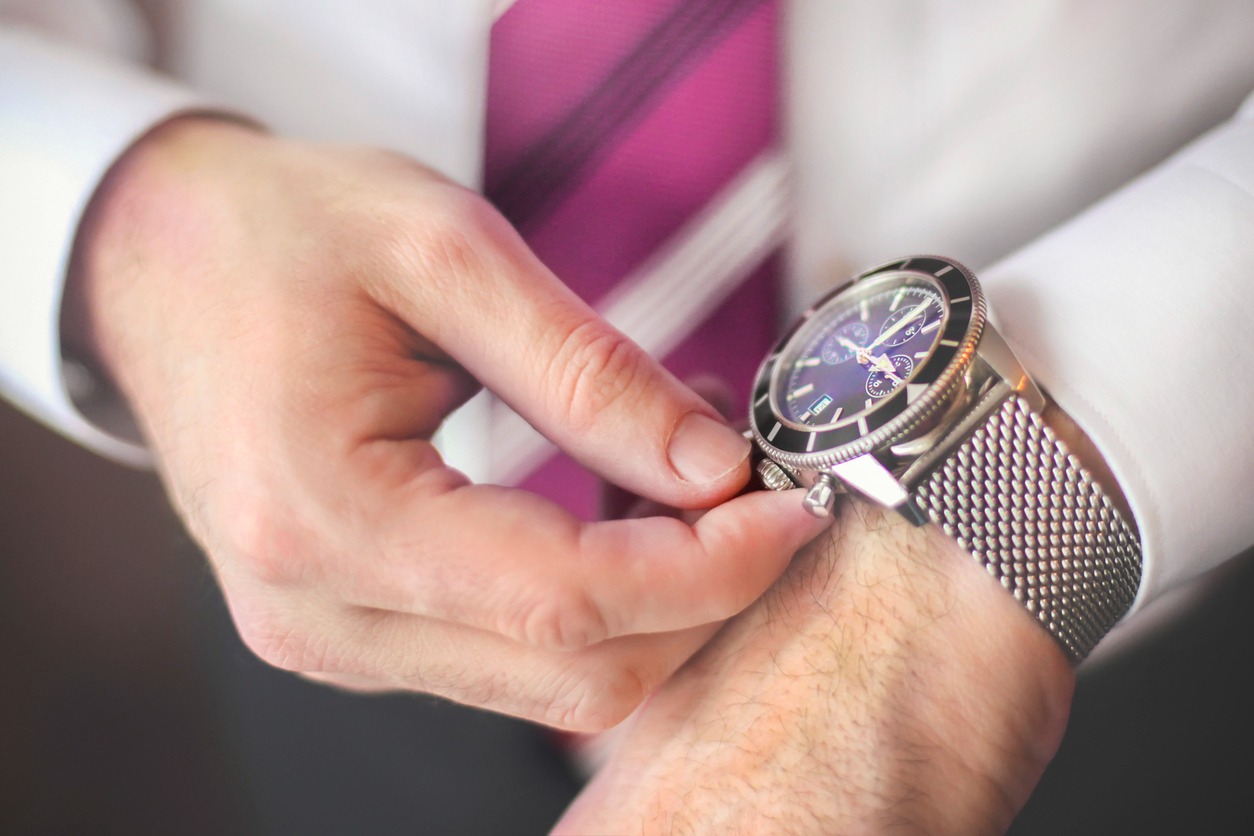 Hướng Dẫn Chỉnh Giờ Đồng Hồ Cơ Và Điện Tử Chi Tiết, Dễ Thực Hiện 2