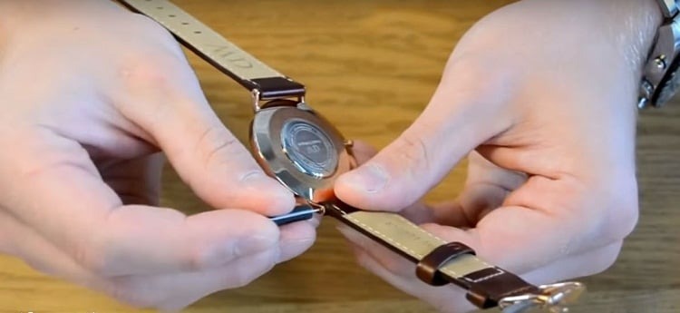 Mẹo Thay Dây Đồng Hồ Daniel Wellington Nhanh Chóng Và Chi Tiết 3