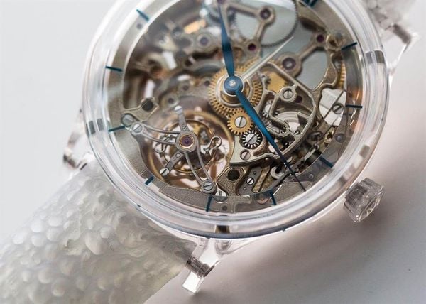 Đồng Hồ Cơ Lộ Máy Là Gì? Những Điều Có Thể Bạn Chưa Biết 1