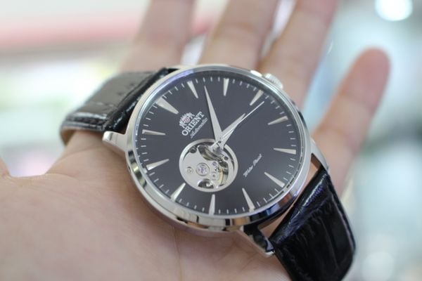 Đồng Hồ Cơ Lộ Máy Là Gì? Những Điều Có Thể Bạn Chưa Biết 4
