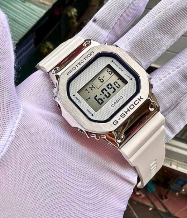 Hình ảnh Đồng Hồ Casio G-Shock Unisex GM-5600LC-7DR