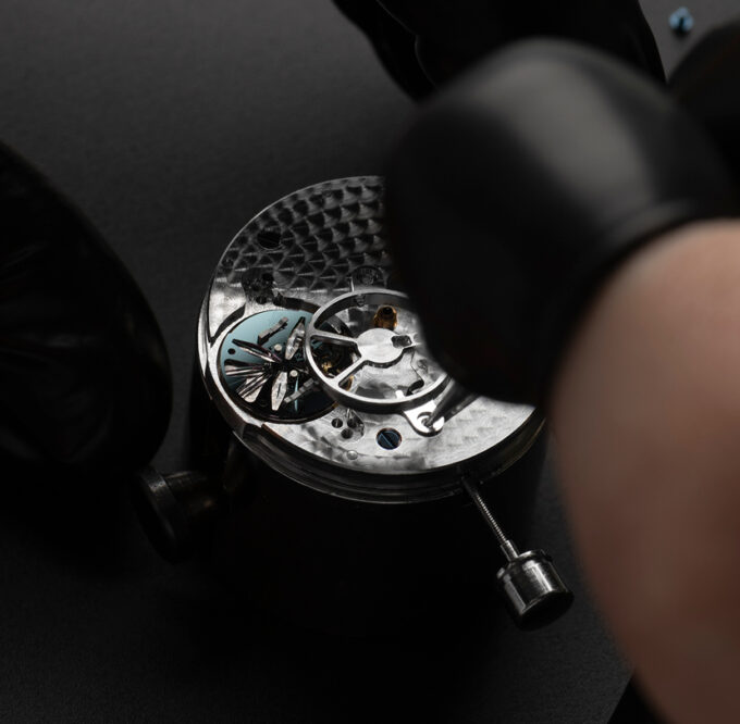 Monolithic Là Gì? Giải Mã Bộ Dao Động Khối Silicon Của Frederique Constant 2