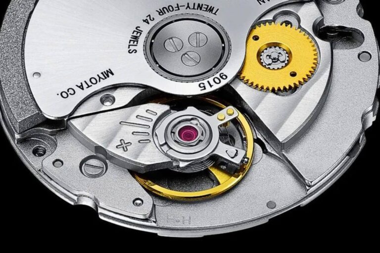 Rotor và mã calibre trên bộ máy Miyota 9015