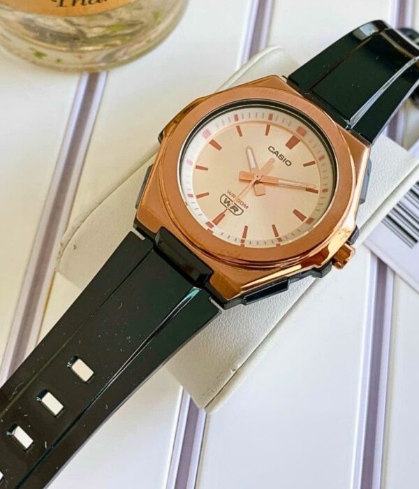 Hình ảnh Đồng Hồ Casio Nữ LWA-300HRG-5EVDF