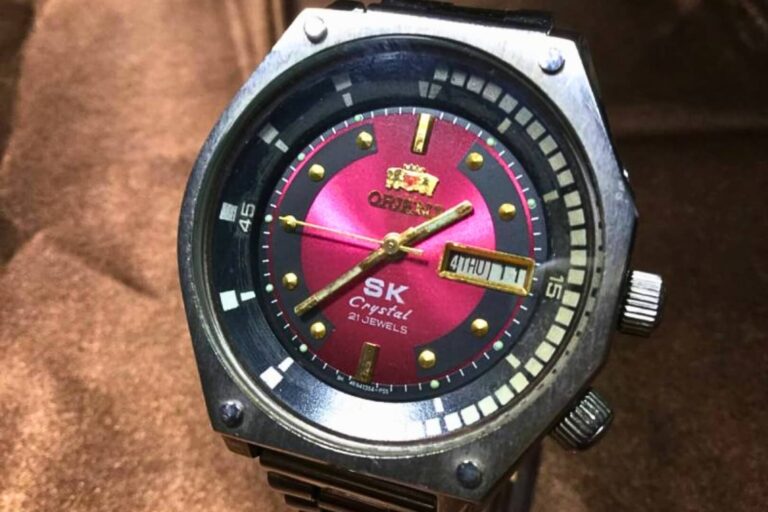 Dòng chữ Crystal và 21 Jewels trên mặt số Orient SK cổ