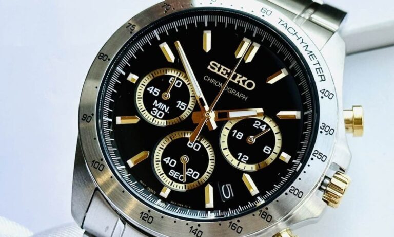 Kim trung tâm trên đồng hồ Chronograph là kim bấm giờ, không phải kim giây