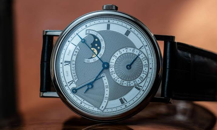 Thiết kế kim giây mắt ngỗng Breguet