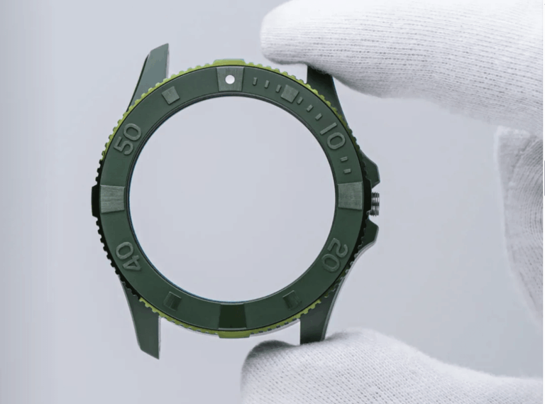 Ứng dụng chất liệu ceramic trên vành bezel đồng hồ chống trầy